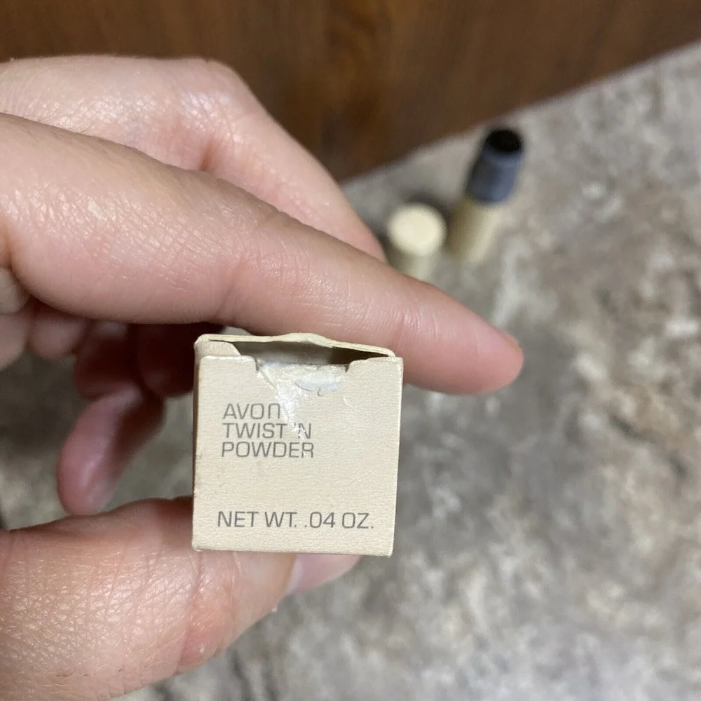 VTG Avon Twist‎ N Powder In Shade Light .04 Oz